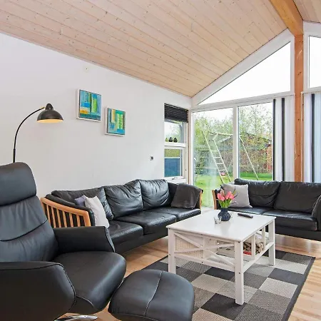 Three-bedroom In 52 Hemmet