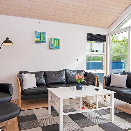 Three-bedroom In 52 *